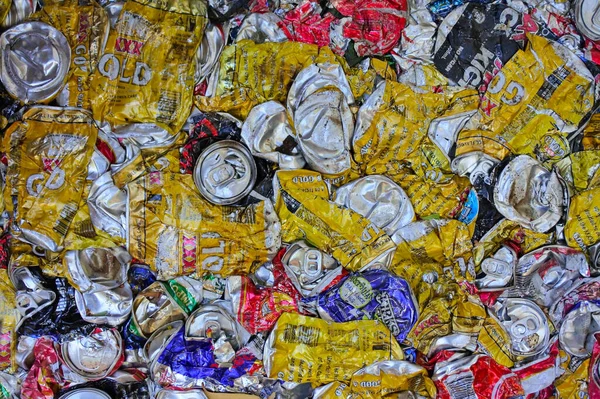 Broome July 2022 Squashed Drinking Cans Recycle Station Two Trillion — Stockfoto