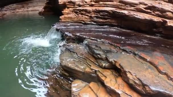 Landscape View Kermits Pool Swimming Hole Located Canyon End Spider — Vídeo de stock