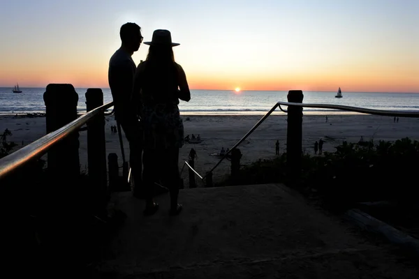 Silhouette Australian People Watching Sunset Cable Beach Broome Kimberley Region — Stockfoto