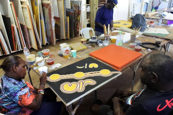 Kununurra Aug 2022 Group Aboriginal Artists Dot Painting Indigenous Australian — Stock Photo, Image