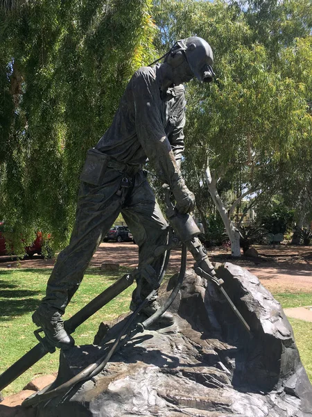 Isa Qld Sep 2022 Bronzestatue Des Bergarbeiters Außerhalb Des Isa — Stockfoto