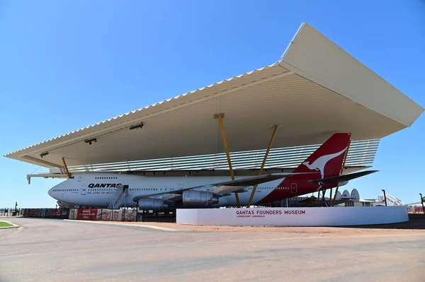 Лонгреах Qld Sep 2022 Основатели Qantas Outback Museum Рассказывают Истории — стоковое фото