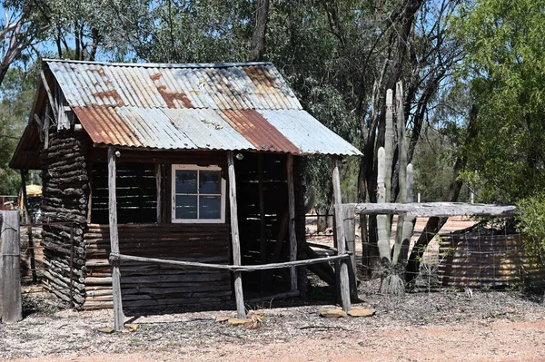 Stará Opuštěná Dřevěná Dřevěná Chata Okraji Queenslandu Austrálii — Stock fotografie