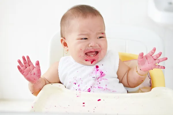 Bebê zangado e chorando — Fotografia de Stock