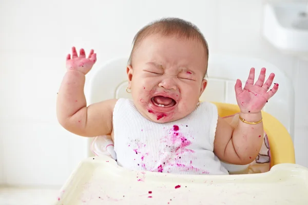 Kızgın ve Ağlayan bebek — Stok fotoğraf