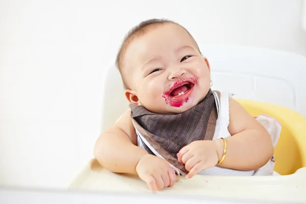 Bebé después de alimentado —  Fotos de Stock