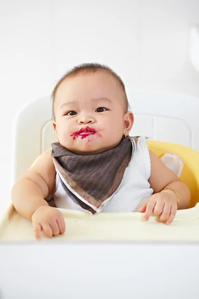 Bebé después de alimentado — Foto de Stock