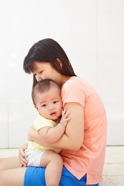 Mom and baby daugher — Stock Photo, Image