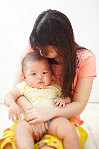 Mamma och baby dotter — Stockfoto