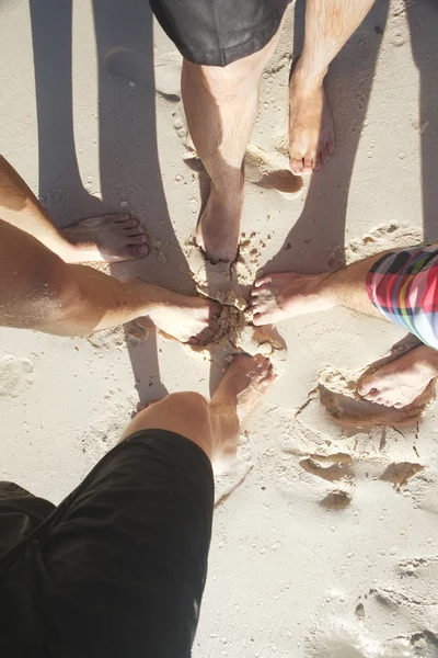 Vrienden op strandvakantie — Stockfoto