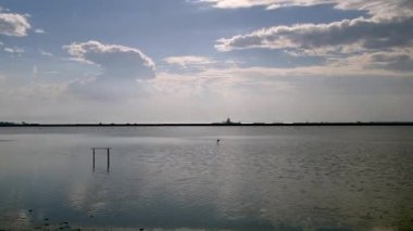 Flamingo Tuzlu Göl Bulutlarının Zaman Süreleri Görüntüsü.