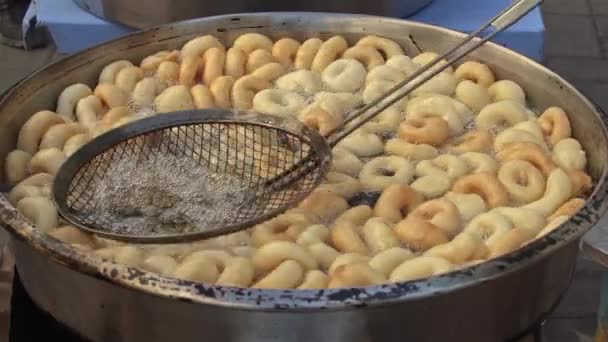 Turkiska Traditionella Street Delikatesser Cooks Hot Oil Dough — Stockvideo