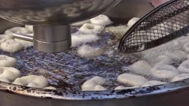 Τουρκική Παραδοσιακή Οδό Λιχουδιές Μαγειρεύει Καυτό Λάδι Dough — Αρχείο Βίντεο