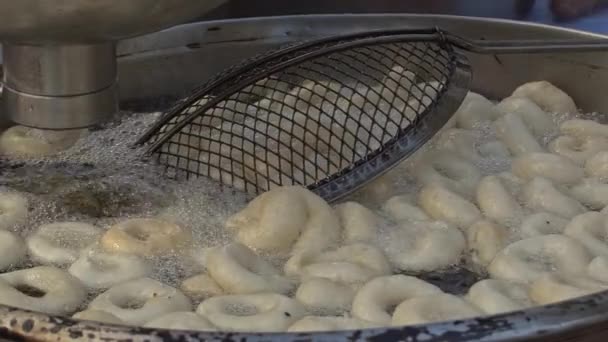 Traditionell Süßer Türkischer Lokma Bällchen Oder Bagel Hefeteig Wird Kochendem — Stockvideo