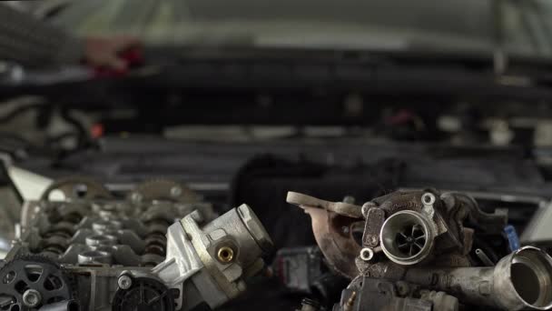 Car Master Repair Shop Assembles Reconditioned Engine Car — Stock Video