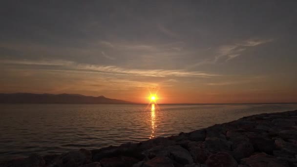 Timp Lapse Shot Toamna Apus Soare Ocean Beach Rocks — Videoclip de stoc