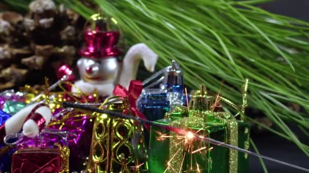 Navidad Regalo Figura Caja Chispa Fuego Ardiente — Vídeos de Stock