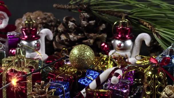 Різдвяна Подарункова Фігурна Коробка Іскровий Вогонь Горіння — стокове відео