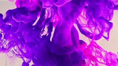 Çok Güzel Soyut Fraktal Mürekkep Damlaları Suya Doku Yayıyor.