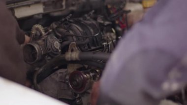 Çok Güzel Arızalı Araba Tamirhanesi Bir Tamir Dükkanı Görüntüsü ile yenilendi.