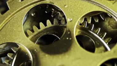Eski Altın Bakır Renk Dişlilerinin Çalışması