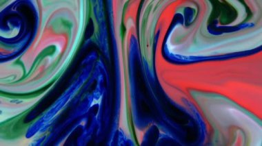 Renkli Kaos Mürekkebi Sıvı Türbülans Hareketinde Yayıldı.