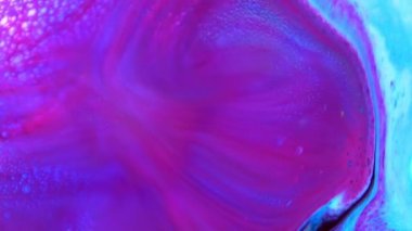 Renkli Kaos Mürekkebi Sıvı Türbülans Hareketinde Yayıldı.