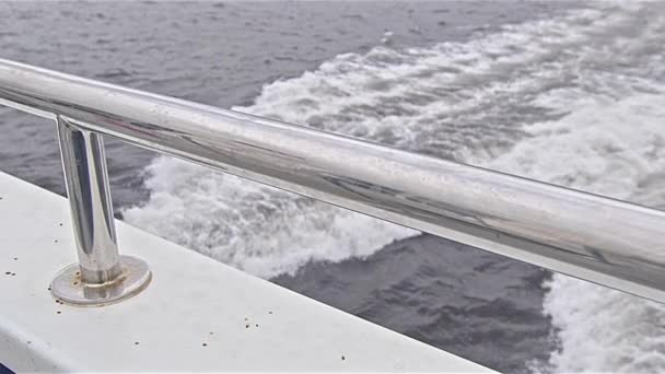 Convés Navio Chrome Safety Guardrail Ondas Marítimas — Vídeo de Stock