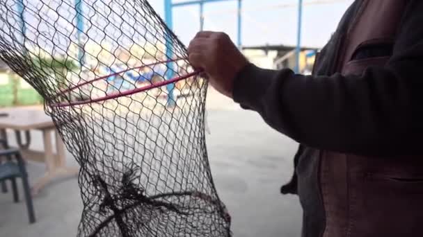 Halászati javítások Összehajtható Fish Trap Net a tengerészetben.