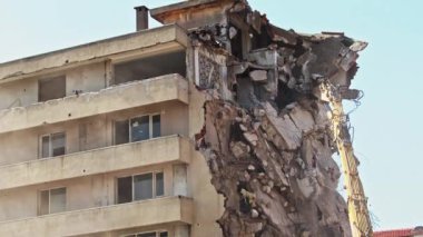 Sütun Kırıcı Kazıcı Görüntülü Bina Yıkım Anı.