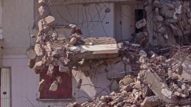 Sütun Kırıcı Kazıcı Görüntülü Bina Yıkım Anı.