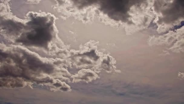 Awan Cumulus Bersih Abu Abu Bergerak Dalam Langit — Stok Video