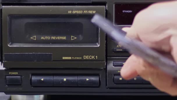 Vieille Cassette Vintage Insérer Jouer Partir Vieux Lecteur Cassette — Video