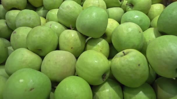 Montón Orgánica Fresca Madura Verde Manzana Filmación — Vídeo de stock