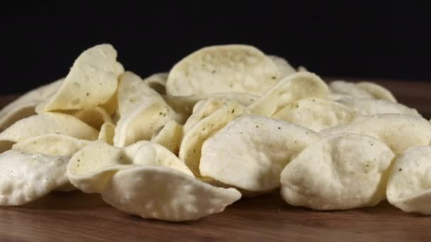 Deliciosas Patatas Fritas Girando Mesa Filmación — Vídeo de stock