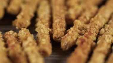 Kamera Kızarmış Çubuk Kraker Görüntüsünde Hareket Ediyor.