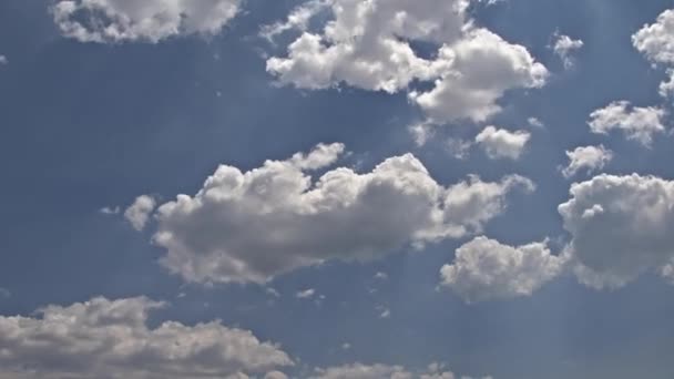 青い空に美しい夏の雲 — ストック動画