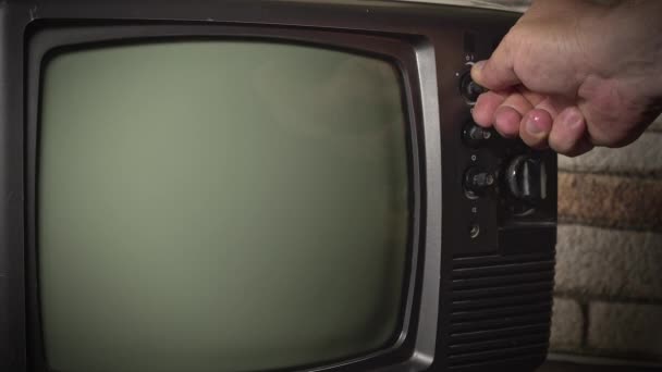 Old Vintage Television Manual Tuning Noise Signal Footage — Vídeo de stock