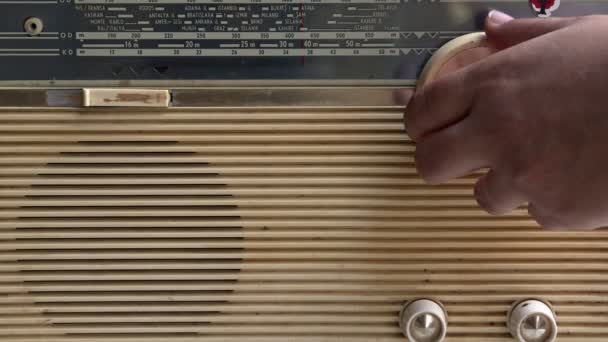 Old Vintage Radio Receiver Manual Frequency Tuning Footage — Vídeos de Stock