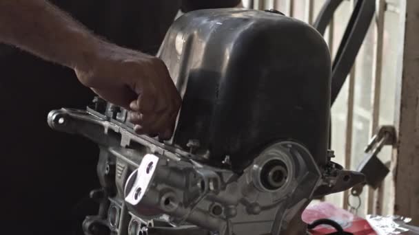Car Master Assembles Refurbished Car Engine Parts Hand Screws Workshop — 图库视频影像