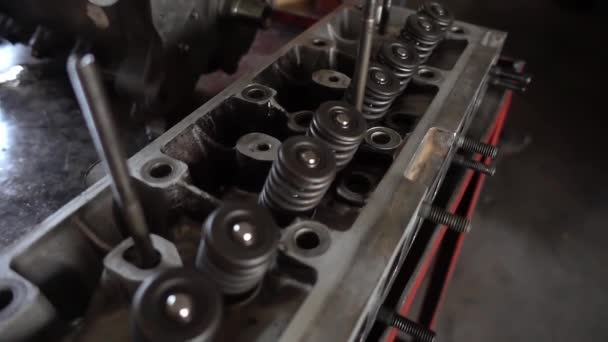 Repaired Old Car Cylinder Head Footage — Vídeo de Stock