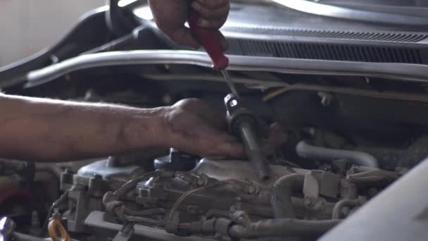 Car Fuel Injector Removal Repair Shop — Stock video