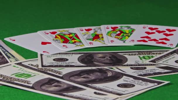 Cards Green Poker Table Spinning Red Dice Falling — Αρχείο Βίντεο