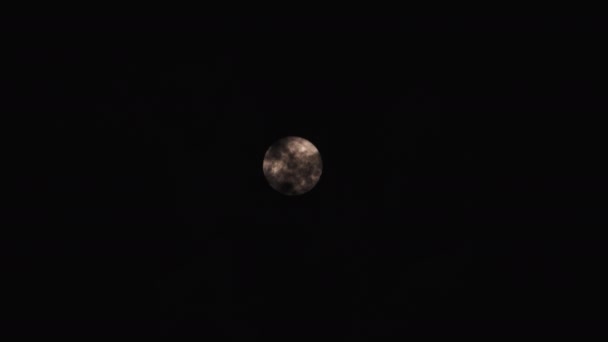 Nuvens Negras Passando Frente Lua Cheia Imagens Céu Escuro — Vídeo de Stock