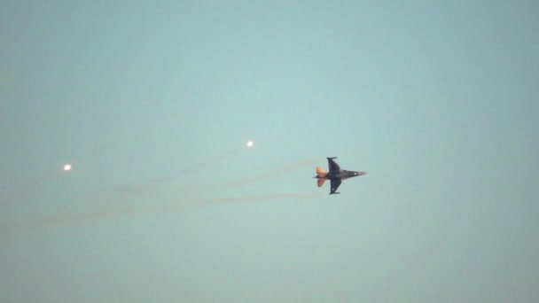 Bojová Letadla Demonstrující Obloze Jasného Počasí Záběry — Stock video