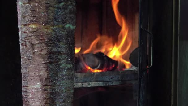 Tradycyjne Pyszne Tureckie Doner Kebab Gotowane Wood Fire — Wideo stockowe