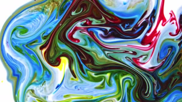 スローモーションマクロアブストラクトパターン芸術的コンセプトカラー表面の動き液体ペイントスプラッシングアートデザイン — ストック動画