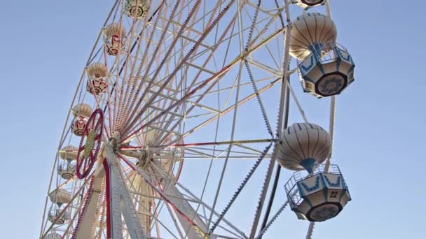 Close Shot Colorful Ferris Wheel Working Záběry Zábavního Parku — Stock video