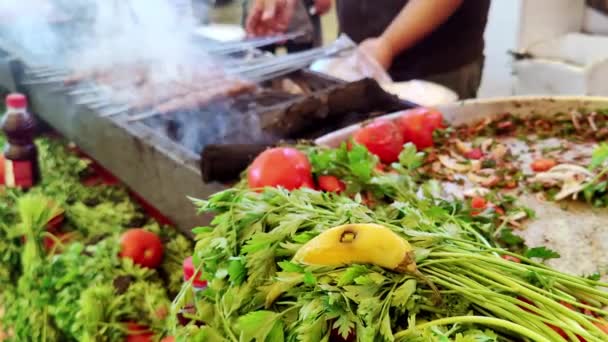 Traditioneller Türkischer Dönerspieß Auf Dem Grill — Stockvideo