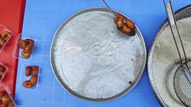 Turecki Pączek Lokma Smażone Ciasto Przeciwieństwie Pączków Amerykańskich Lokma Topi — Wideo stockowe